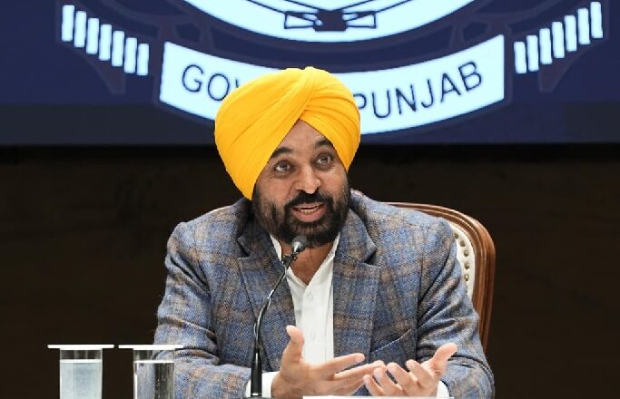 ਆਮ ਆਦਮੀ ਦੀ ਭਲਾਈ ਲਈ ਹਰ ਸੰਭਵ ਕੋਸ਼ਿਸ਼ ਕਰੋ: ਮੁੱਖ ਮੰਤਰੀ ਭਗਵੰਤ ਸਿੰਘ ਮਾਨ ਵੱਲੋਂ ਆਲ ਇੰਡੀਆ ਤੇ ਕੇਂਦਰੀ ਸੇਵਾਵਾਂ ਦੇ ਅਧਿਕਾਰੀਆਂ ਨੂੰ ਅਪੀਲ