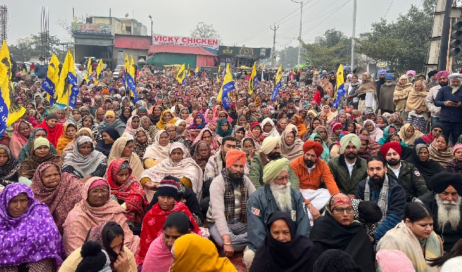ਆਮ ਆਦਮੀ ਪਾਰਟੀ ਦਾ ਫਤਿਹਗੜ੍ਹ ਸਾਹਿਬ ਵਿਖੇ ਕੇਂਦਰ ਖ਼ਿਲਾਫ਼  ਜ਼ੋਰਦਾਰ ਪ੍ਰਦਰਸ਼ਨ