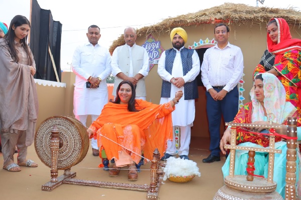 ਅੰਮ੍ਰਿਤਸਰ ਵਿਖੇ ਤਿੰਨ ਰੋਜ਼ਾ ਰੰਗਲਾ ਪੰਜਾਬ ਉਤਸਵ ਦਾ ਪੂਰੀ ਸ਼ਾਨੋ-ਸ਼ੌਕਤ ਨਾਲ ਸ਼ਾਨਦਾਰ ਅਗਾਜ਼