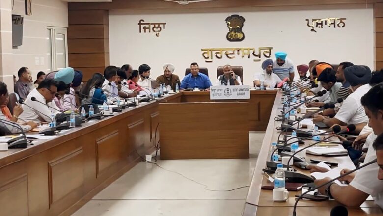ਸ੍ਰੀ ਆਦਿੱਤਿਆ ਉੱਪਲ, ਡਿਪਟੀ ਕਮਿਸ਼ਨਰ ਦੀ ਪ੍ਰਧਾਨਗੀ ਹੇਠ ਜ਼ਿਲ੍ਹਾ ਟਰੇਡਰਜ਼ ਕਮਿਸ਼ਨ ਦੀਆਂ ਮੁਸ਼ਕਿਲਾਂ ਸਬੰਧੀ ਰੀਵਿਊ ਮੀਟਿੰਗ