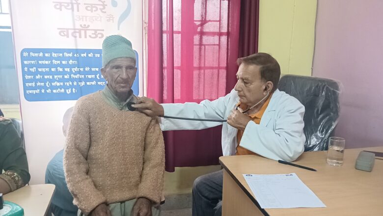 मॉडल मतदान केंद्र रंधाड़ा में स्वास्थ्य सेवाओं की अनूठी पहल