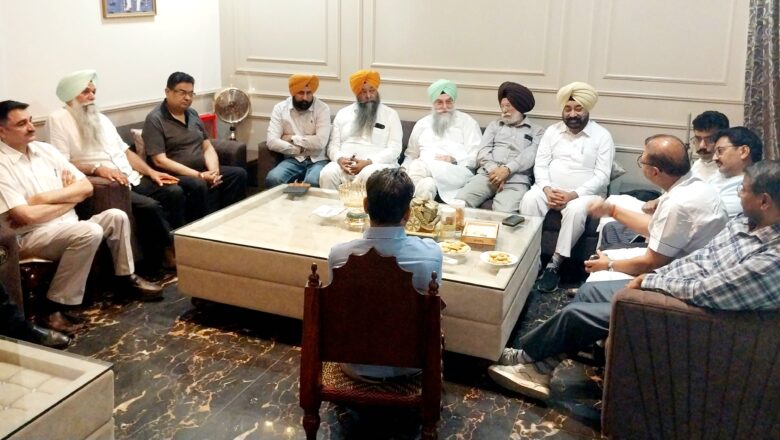 ਹਲਕਾ ਕੋਟਕਪੂਰਾ ਦੀਆਂ ਮੰਡੀਆਂ ਦੇ ਪ੍ਰਬੰਧਾਂ ਸਬੰਧੀ ਸਪੀਕਰ ਸ. ਸੰਧਵਾਂ ਵੱਲੋਂ ਮੀਟਿੰਗ