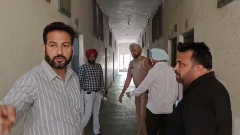 ਜ਼ਿਲ੍ਹਾ ਚੋਣ ਅਫ਼ਸਰ ਨਵਜੋਤ ਕੌਰ ਦੇ ਨਿਰਦੇਸ਼ਾਂ ‘ਤੇ ਅਧਿਕਾਰੀਆਂ ਵੱਲੋਂ ਪੋਲਿੰਗ ਬੂਥਾਂ ਦਾ ਨਿਰੀਖਣ