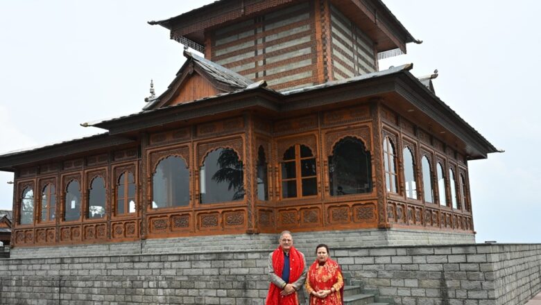 राज्यपाल ने माँ तारा देवी मंदिर में की पूजा-अर्चना
