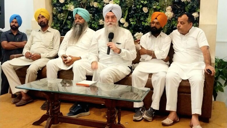 ਸਪੀਕਰ ਸੰਧਵਾਂ ਨੇ ਮਾਵਾਂ ਧੀਆਂ ਸਤਿਕਾਰ ਯੋਜਨਾ ਅਤੇ ਸਿਹਤ ਬੀਮਾ ਯੋਜਨਾ ਸਬੰਧੀ ਵਿਸ਼ੇਸ਼ ਮੀਟਿੰਗ ਕੀਤੀ