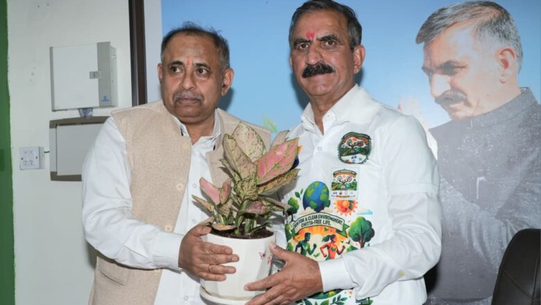 मुख्यमंत्री ने चिनार वृक्षारोपण अभियान के प्रथम चरण का शुभारंभ किया