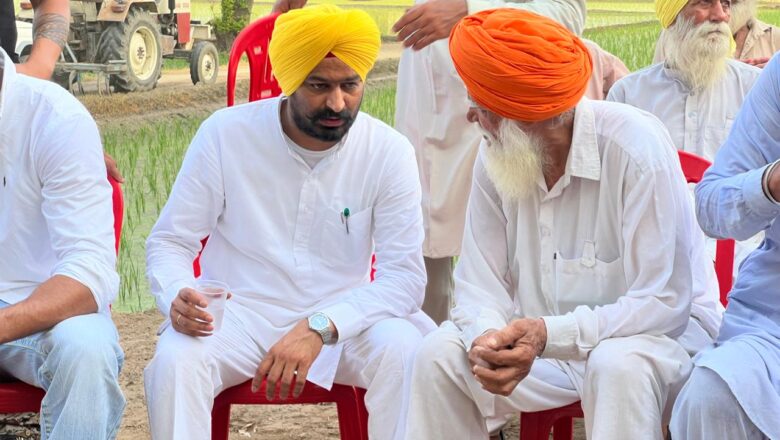 ਵਿਧਾਇਕ ਉੱਗੋਕੇ ਵਲੋਂ ਪਿੰਡ ਬੱਲੋਕੇ ਵਿਚ ਮੋਘੇ ਦਾ ਉਦਘਾਟਨ, ਸੈਂਕੜੇ ਏਕੜ ਰਕਬੇ ਨੂੰ ਮਿਲੇਗੀ ਨਹਿਰੀ ਪਾਣੀ ਦੀ ਸਹੂਲਤ