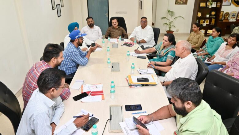 ਚੇਅਰਮੈਨ ਬਾਲ ਮੁਕੰਦ ਸ਼ਰਮਾ ਵੱਲੋਂ ਆਰਟੀਫੀਸ਼ੀਅਲ ਇੰਟੈਲੀਜੈਂਸ ਰਾਹੀਂ ਪੰਜਾਬ ਰਾਜ ਖੁਰਾਕ ਕਮਿਸ਼ਨ ਦੇ ਕੰਮਕਾਜ ਨੂੰ ਮਜ਼ਬੂਤ ਕਰਨ ਸਬੰਧੀ ਏ.ਆਈ. ਮਾਹਿਰ ਨਿਪੁੰਨ ਸਿਆਲ ਨਾਲ ਸੈਸ਼ਨ ਦੀ ਪ੍ਰਧਾਨਗੀ