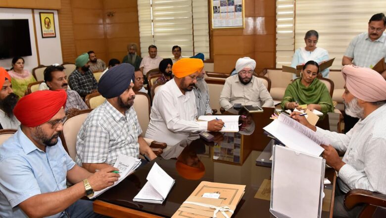 ਵਿੱਤ ਮੰਤਰੀ ਹਰਪਾਲ ਸਿੰਘ ਚੀਮਾ ਨੇ ਮੁਲਾਜ਼ਮ ਯੂਨੀਅਨਾਂ ਨਾਲ ਉੱਚ ਪੱਧਰੀ ਮੀਟਿੰਗਾਂ ਦੀ ਕੀਤੀ ਪ੍ਰਧਾਨਗੀ, ਲੰਬਿਤ ਮਸਲਿਆਂ ਦੇ ਜਲਦੀ ਹੱਲ ਦੇ ਦਿੱਤੇ ਨਿਰਦੇਸ਼