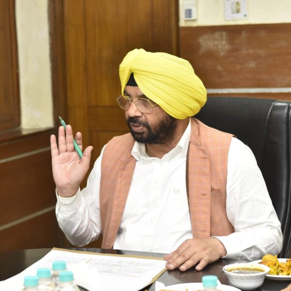 ਹਰਭਜਨ ਸਿੰਘ ਈਟੀਓ ਨੇ ਪੰਜਾਬ ਭਰ ਦੇ ਸੜਕ ਵਿਕਾਸ ਕਾਰਜਾਂ ਦਾ ਲਿਆ ਜਾਇਜ਼ਾ,ਮਾਨਸੂਨ ਸੀਜ਼ਨ ਤੋਂ ਪਹਿਲਾਂ ਸਖ਼ਤੀ ਨਾਲ ਨਿਗਰਾਨੀ ਕਰਨ ਦੇ ਦਿੱਤੇ ਨਿਰਦੇਸ਼