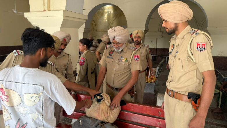ਅਮਨ-ਕਾਨੂੰਨ ਦੀ ਸਥਿਤੀ ਨੂੰ ਯਕੀਨੀ ਬਣਾਉਣ ਲਈ ਮਾਲੇਰਕੋਟਲਾ ਪੁਲਿਸ ਵੱਲੋਂ ਫਲੈਗ ਮਾਰਚ