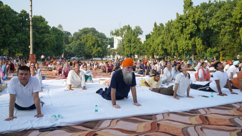 ਅੰਤਰਰਾਸ਼ਟਰੀ ਯੋਗ ਦਿਵਸ ਮੌਕੇ ਸਪੀਕਰ ਸੰਧਵਾਂ,  ਵਿਧਾਇਕ ਸੇਖੋਂ ਤੇ ਡੀ ਸੀ ਨੇ ਕੀਤਾ ਯੋਗ ਅਭਿਆਸ