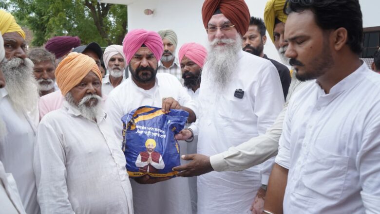 ਸਪੀਕਰ ਕੁਲਤਾਰ ਸਿੰਘ ਸੰਧਵਾਂ ਨੇ ਪਿੰਡ ਥਾਰਾ ਅਤੇ ਮੌੜ ਵਿਖੇ ਲੋਕ ਮਿਲਣੀ ਕਰਕੇ ਸਮਾਰਟ ਰਾਸ਼ਨ ਕਾਰਡ ਧਾਰਕਾਂ ਨੂੰ ਰਾਸ਼ਨ ਵੰਡਿਆ