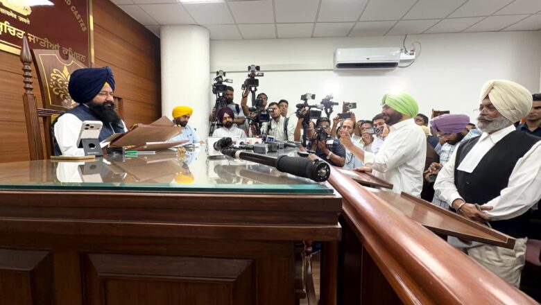 ਪੰਜਾਬ ਰਾਜ ਅਨੁਸੂਚਿਤ ਜਾਤੀਆਂ ਕਮਿਸ਼ਨ ਅੱਗੇ ਪੇਸ਼ ਹੋਏ ਕੇਂਦਰੀ ਰੇਲ ਰਾਜ ਮੰਤਰੀ ਰਵਨੀਤ ਸਿੰਘ ਬਿੱਟੂ