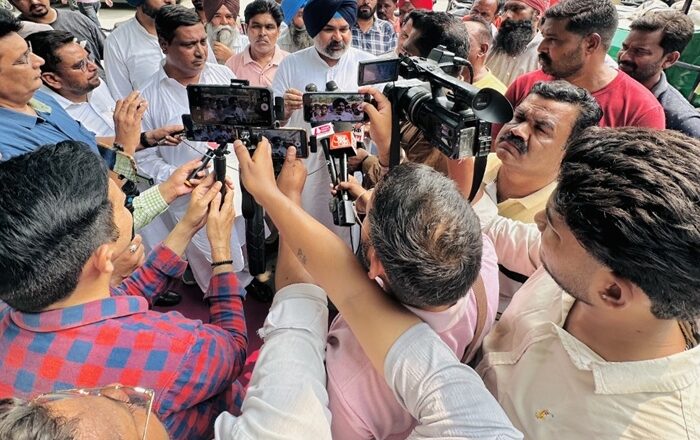 ਨਗਰ ਕੌਂਸਲ ਫ਼ਰੀਦਕੋਟ ਦੇ ਸਫ਼ਾਈ ਸੇਵਕਾਂ ਦੀ ਹੜਤਾਲ ਸਮਾਪਤ-ਗਗਨਦੀਪ ਸਿੰਘ ਧਾਲੀਵਾਲ