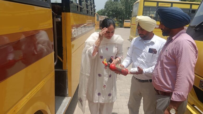 ਰੀਜਨਲ ਟਰਾਂਸਪੋਰਟ ਅਫ਼ਸਰ ਮਨਜੀਤ ਕੌਰ ਵੱਲੋਂ ਓਵਰਲੋਡ ਵਾਹਨਾਂ ਖ਼ਿਲਾਫ਼ ਸਖ਼ਤ ਕਾਰਵਾਈ; ਸਕੂਲ ਬੱਸਾਂ ਦੀ ਵੀ ਕੀਤੀ ਵਿਸ਼ੇਸ਼ ਚੈਕਿੰਗ