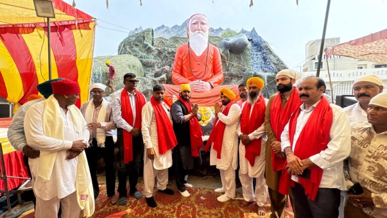 ਲੋਕ ਨਿਰਮਾਣ ਮੰਤਰੀ ਹਰਭਜਨ ਸਿੰਘ ਈ.ਟੀ.ਓ. ਨੇ ਟੇਕਿਆ ਮੱਥਾ, ਸੰਗਤਾਂ ਨੂੰ ਦਿੱਤੀਆਂ ਵਧਾਈਆਂ