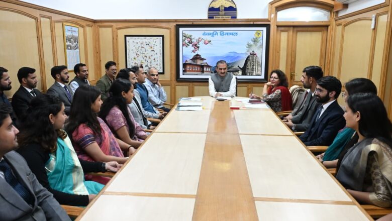 एचएएस एवं संबद्ध सेवाओं के प्रशिक्षु अधिकारियों ने मुख्यमंत्री से शिष्टाचार भेंट की