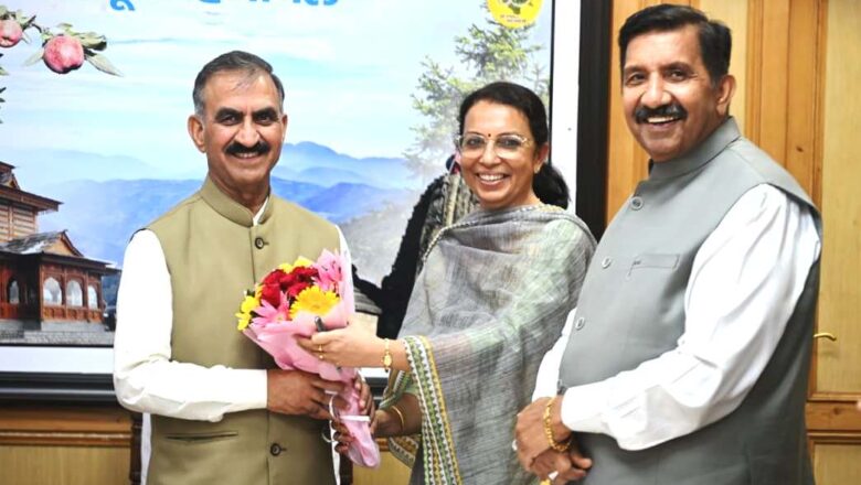 मुख्यमंत्री ने ‘वॉटर लॉज ऑफ हिमाचल’ संकलन का विमोचन किया