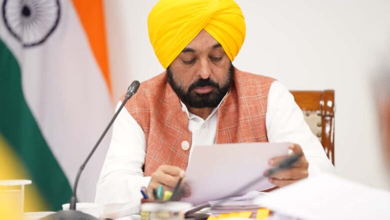 ਮੋਦੀ ਸਰਕਾਰ ਪੇਪਰ ਲੀਕ ਮਾਮਲੇ ਵਿੱਚ ਇਨਸਾਫ਼ ਮੰਗ ਰਹੇ ਨੌਜਵਾਨਾਂ ‘ਤੇ ਲਾਠੀਚਾਰਜ ਕਰਕੇ ਉਨ੍ਹਾਂ ਦੀ ਆਵਾਜ਼ ਦਬਾਉਣ ਦੀ ਕੋਸ਼ਿਸ਼ ਕਰ ਰਹੀ ਹੈ: ਮੁੱਖ ਮੰਤਰੀ ਭਗਵੰਤ ਸਿੰਘ ਮਾਨ