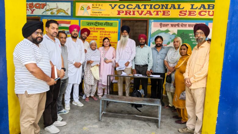 ਨੋਡਲ ਅਫ਼ਸਰ ਸਵੀਪ ਵੱਲੋਂ ਵੱਖ-ਵੱਖ ਸਕੂਲਾਂ ‘ਚ ਬਣੇ ਬੂਥਾਂ ਦਾ ਦੌਰਾ