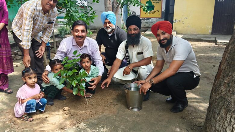‘ਏਕ ਪੇੜ ਮਾਂ ਕੇ ਨਾਮ 3.0’ ਮੁਹਿੰਮ ਦੀ ਸ਼ੁਰੂਆਤ, ਸਕੂਲਾਂ ਵਿਚ ਲਗਾਏ ਰੁੱਖ