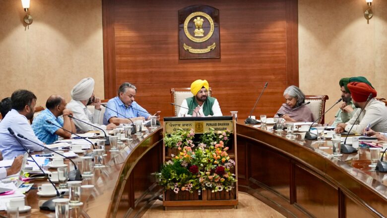 ਹਰਭਜਨ ਸਿੰਘ ਈ.ਟੀ.ਓ. ਨੇ ਪੰਜਾਬ ਭਰ ਦੇ ਸੜਕ ਵਿਕਾਸ ਕਾਰਜਾਂ ਦਾ ਲਿਆ ਜਾਇਜ਼ਾ,ਮਾਨਸੂਨ ਸੀਜ਼ਨ ਵਿੱਚ ਸੜਕੀ ਆਵਾਜਾਈ ਨਿਰਵਿਘਨ ਚਲਾਈ ਰੱਖਣ ਦੇ ਦਿੱਤੇ ਨਿਰਦੇਸ਼