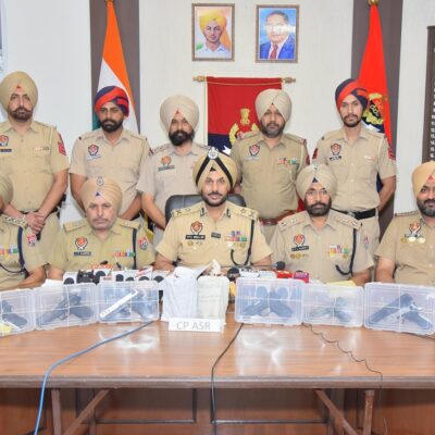 ਸਰਹੱਦ ਪਾਰੋਂ ਚੱਲ ਰਹੇ ਤਸਕਰੀ ਮਾਡਿਊਲ ਨਾਲ ਜੁੜੇ ਦੋ ਵਿਅਕਤੀ 6 ਅਧੁਨਿਕ ਪਿਸਤੌਲਾਂ, 1 ਕਿਲੋ ਹੈਰੋਇਨ, 10 ਹਜ਼ਾਰ ਰੁਪਏ ਦੀ ਡਰੱਗ ਮਨੀ ਸਮੇਤ ਕਾਬੂ