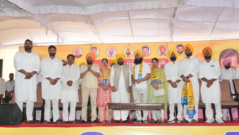ਪਾਤੜਾਂ ਵਿੱਚ ਸ਼ਿਰੋਮਣੀ ਅਕਾਲੀ ਦਲ ਨੂੰ ਵੱਡਾ ਝਟਕਾ, ਸਾਬਕਾ ਵਿਧਾਇਕ ਵਨਿੰਦਰ ਕੌਰ ਲੂੰਬਾ ਅਤੇ ਕਰਨ ਸਿੰਘ ਡੀਟੀਓ ਸਾਥੀਆਂ ਸਮੇਤ ‘ਆਪ’ ਵਿੱਚ ਸ਼ਾਮਲ