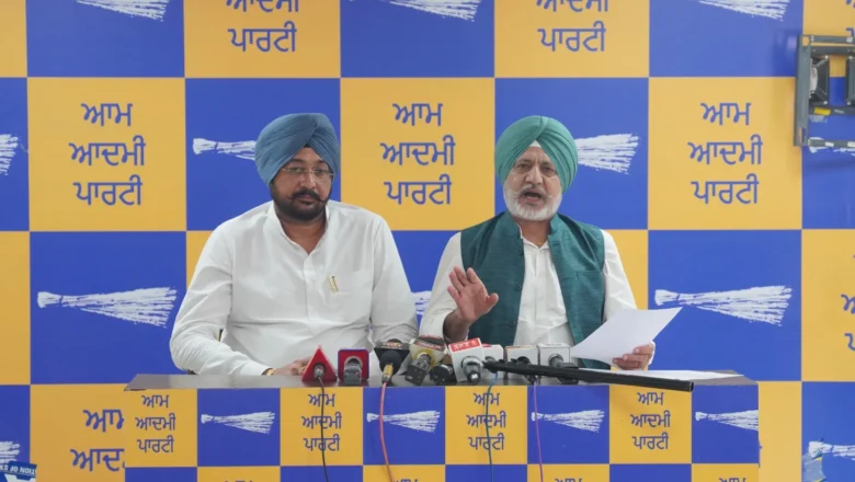ਅੰਮ੍ਰਿਤਸਰ ‘ਚ ਕਾਂਗਰਸੀ ਵਰਕਰਾਂ ਨੇ ਮੁੱਖ ਮੰਤਰੀ ਤੀਰਥ ਯਾਤਰਾ ਬੱਸ ‘ਤੇ ਕੀਤਾ ਹਮਲਾ