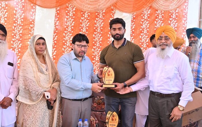 ਕੈਬਨਿਟ ਮੰਤਰੀ ਡਾ. ਰਵਜੋਤ ਸਿੰਘ ਵਲੋਂ ਪਿੰਡ ਬੱਸੀ ਮਰੂਫ ਸਿਆਲਾਂ ’ਚ ’ਮੁੱਖ ਮੰਤਰੀ ਪਿੰਡ ਜਿੰਮ’ ਦੀ ਸ਼ੁਰੂਆਤ