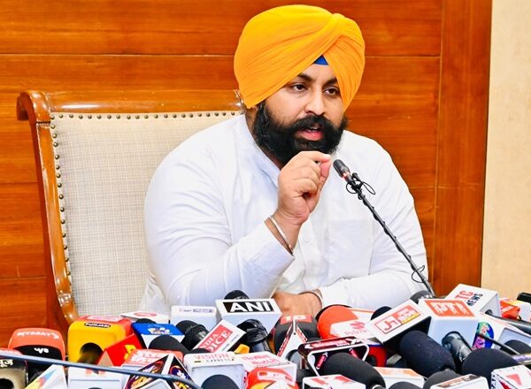 ਮਾਨ ਸਰਕਾਰ ਵੱਲੋਂ ਦੁਕਾਨਦਾਰਾਂ ਨੂੰ ਦੀਵਾਲੀ ਦਾ ਤੋਹਫ਼ਾ: ਹਰਜੋਤ ਬੈਂਸ ਨੇ ਦੁਕਾਨਦਾਰਾਂ ਨੂੰ ਮਾਲਕੀ ਹੱਕ ਦੇਣ ਲਈ ‘ਮੇਰੀ ਦੁਕਾਨ, ਮੇਰੇ ਨਾਮ’ ਸਕੀਮ ਦੀ ਕੀਤੀ ਸ਼ੁਰੂਆਤ